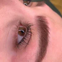 آموزش و خدمات آرایش دائم میکروبلیدینگ