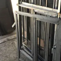 جوشکار در پنجره