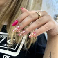 کاشت ناخن با تخفیف