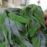 چمن بریده شده برای سنگ مزار