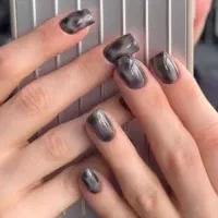 اجاره میز ناخن در سالن پر مشتری