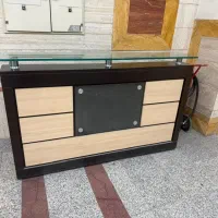 پیشخوان مغازه . میز کانتر