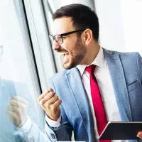 همکار همراه مدیر مالی مجرب