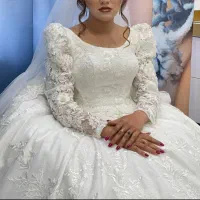 لباس عروس|لباس|مشهد, کوشش|دیوار