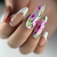 خدمات ترمیم ناخن و مژه و یک دستیار ناخن نیازمندیم