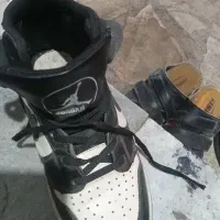 یک جفت کتونی جردن|کیف، کفش، کمربند|اقبالیه, |دیوار