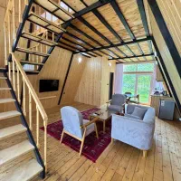 کلبه سویسی شهرکی دنج|اجارهٔ کوتاهمدت ویلا و باغ|بندر انزلی, جزیره|دیوار