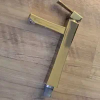 شیر اب شودر دستشویی یا سینک یک‌عدد