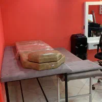 دوعدد تخت اپلاسیون و اکستنشن مژه ومیز درحدنو