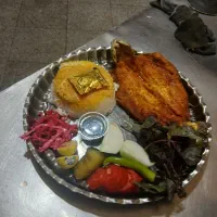 ب یک همکار خانم یا آقا در رستوران