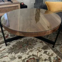 میز جلومبلی چوب گردو با پایه فلزی