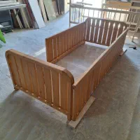 استخدام نیرو جوان در کارگاه رنگ و کلاف کاری چوب