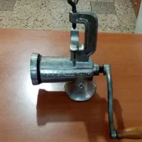 چرخ گوشت قدیمی دستی