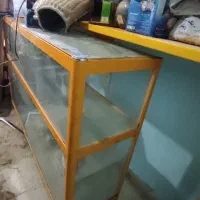 دو عدد ویترین آلمینیوم و فلز و چند عددبشکه کاغذی