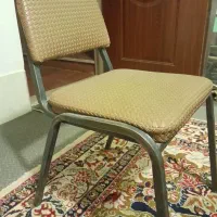 صندلی پایه فلزی محکم و میز برش