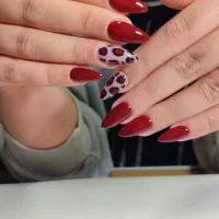 خدمات و آموزش صفر تا صد کاشت ناخن