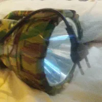 چراغ قوه نقطه ای زن ۵۰ متر بالا