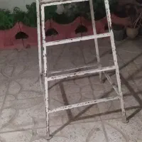 چهار پایه اهنی