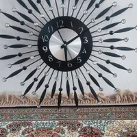 دو عدد ساعت دیواری