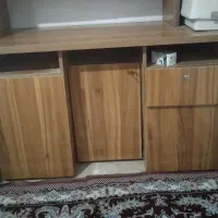 میز تحریر و کامپیوتر