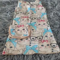 تعداد ی لباس بچگانه