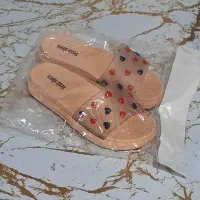 کتونی بچه گانه|کفش و لباس بچه|قم, قلعه کامکار|دیوار
