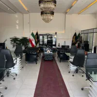 منشی خانم اشنا به کامپیوتر