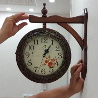 ساعت چوبی دیواری دو طرفه
