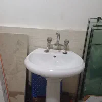 روشویی ایستاده همراه با شیرآلات