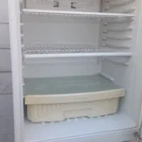 یک عدد یخچال فریز چهار کشو کاملا سالم