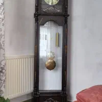 ساعت دیواری استاده