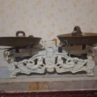 سماور برنجی عتیقه و ترازو پری دریایی سماور روس|کلکسیون اشیاء عتیقه|مشهد, امیر|دیوار