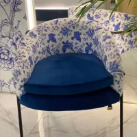 صندلی آبی قلم