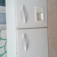 یک عدد یخچال نیم فریزر