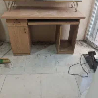 میز کامپیوتر در حد نو