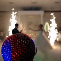 دی جی حرفه ای با تجهیزات کامل نورپردازی مراسم