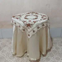 میز گرد همراه با روکش ها در حد نو