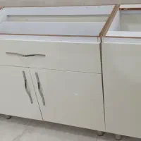 کابینت هایگلاس پیش ساخته در حد نو