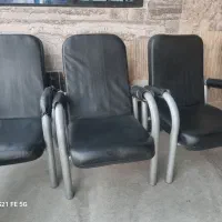 5عدد صندلی اداری درحد نو و میز