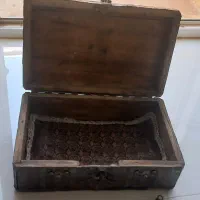 صندوقچه قدیمی|کلکسیون اشیاء عتیقه|قم, بنیاد|دیوار