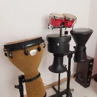 ادوات پرکاشن|درام و پرکاشن|رشت, حمیدیان|دیوار