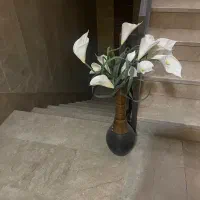 گلدان چینی با گلها