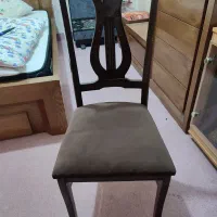 صندلی چوبی قهوه ای