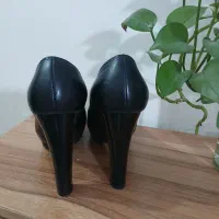 کفش مجلسی|کیف، کفش، کمربند|قم, مسجد امام حسن|دیوار