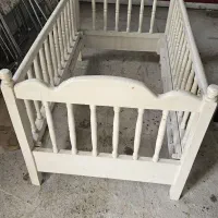 تخت کودک و صندلی ماشین و نی نی لای لای