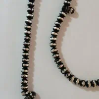 تسبیح نقره کوب سالم ۱۰۱ عدد و سندلوس کهنه المان