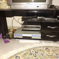 ۲عددمیزتلوزیون چوبی وشیشه