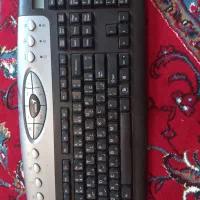 تلفن خانگی و کیبورد