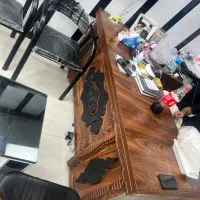 ۲عدد میز اداری ۳صندلی و عسلی