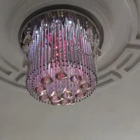 لوستر و کمد آینه دار قدی همراه کشو در حد نو